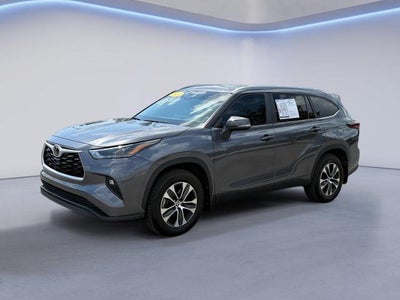 2024 Toyota Highlander LE AWD (SE)