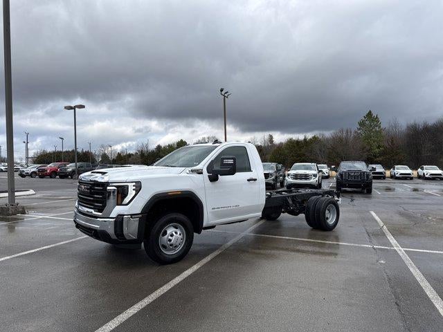 2026 GMC Sierra 3500 HD Chassis Cab Pro