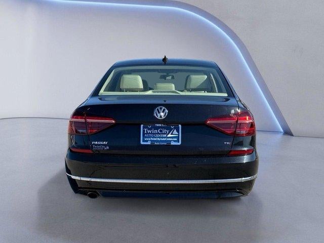 2018 Volkswagen Passat R-Line