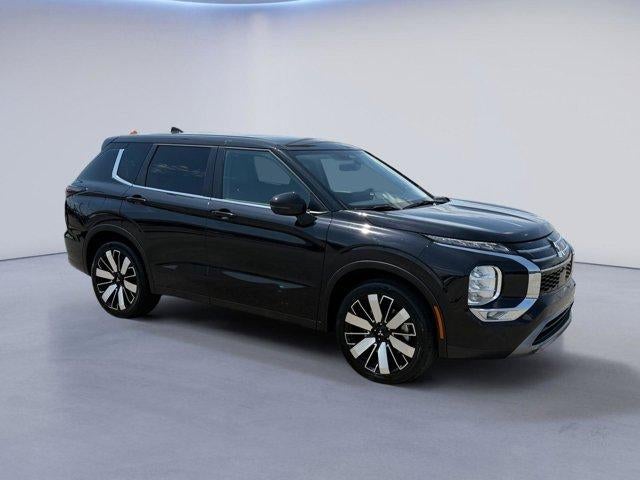 2025 Mitsubishi Outlander SE 2WD's photo
