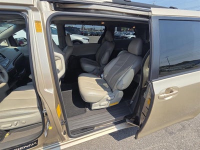 2014 Toyota Sienna XLE 8-Passenger