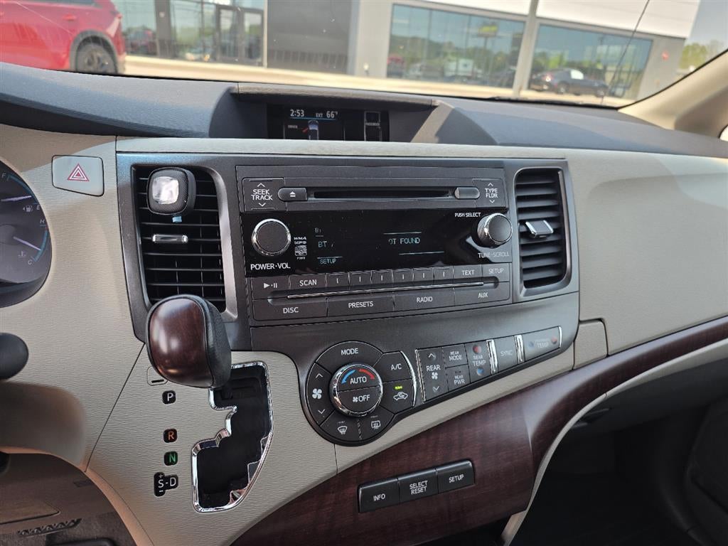 2014 Toyota Sienna XLE 8-Passenger