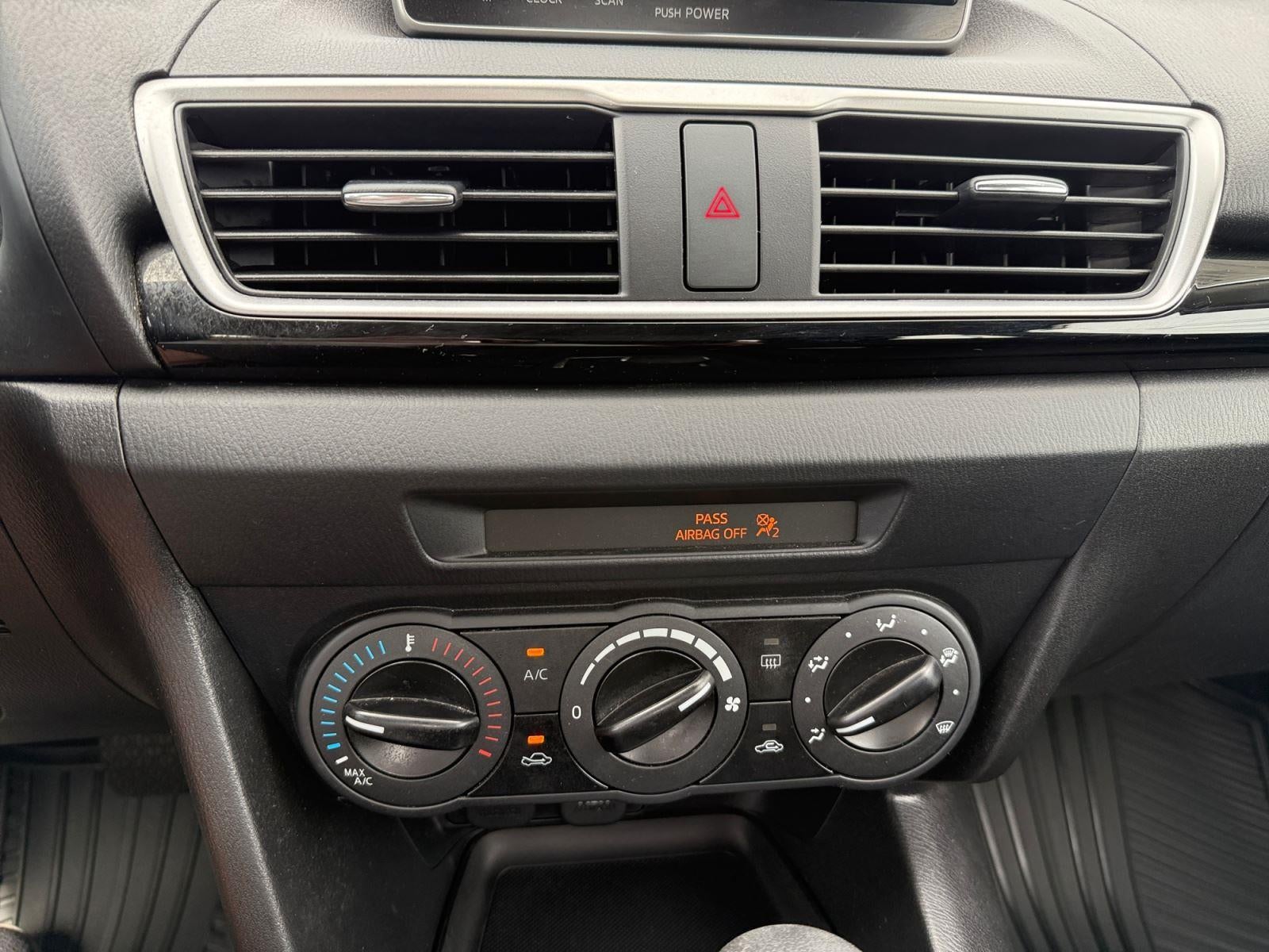 2015 Mazda Mazda3 i SV