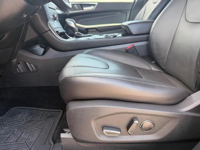 2016 Ford Edge 4dr Titanium FWD