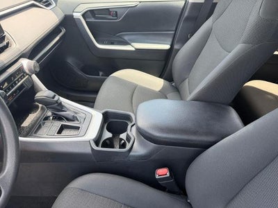 2019 Toyota RAV4 LE FWD (GS)