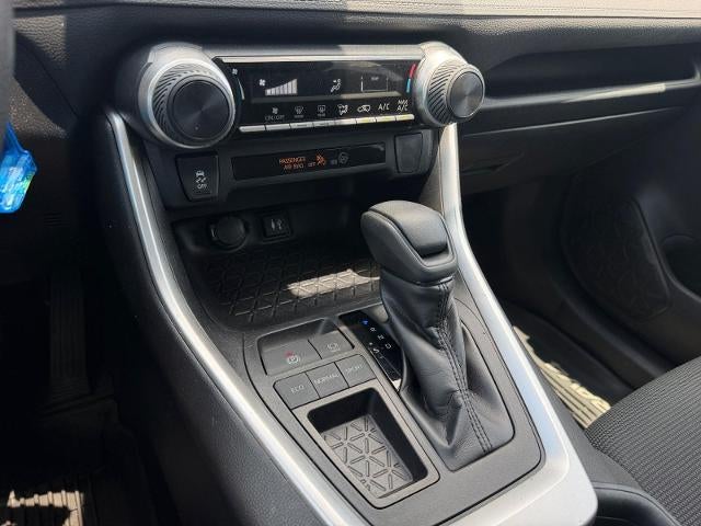 2019 Toyota RAV4 LE FWD (GS)