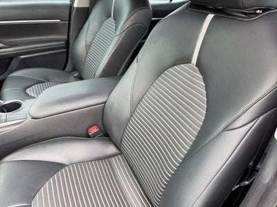 2023 Toyota Camry SE Auto (SE)