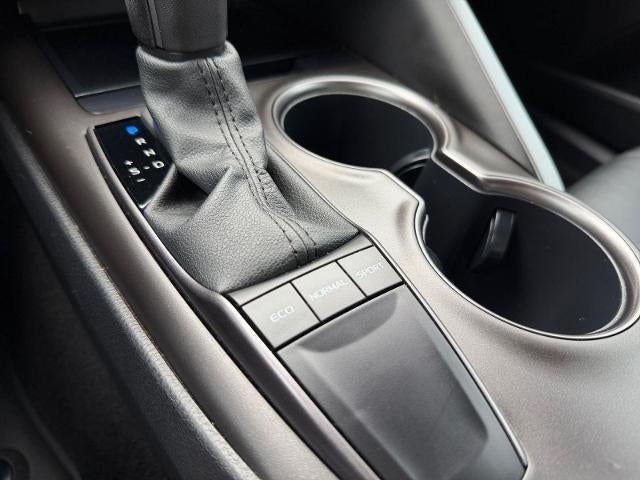 2023 Toyota Camry SE Auto (SE)