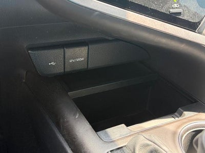 2024 Toyota Camry SE Auto (SE)