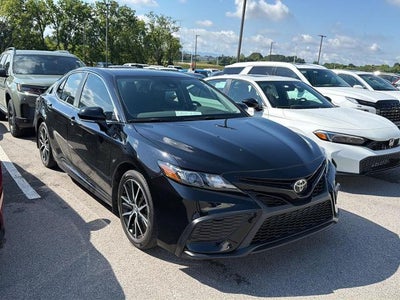 2024 Toyota Camry SE Auto (SE)