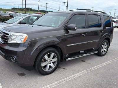 2013 Honda Pilot 4WD Touring with DVD Rear Entertainment System and Navigation
