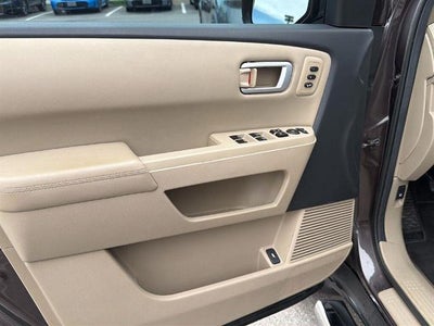 2013 Honda Pilot 4WD Touring with DVD Rear Entertainment System and Navigation