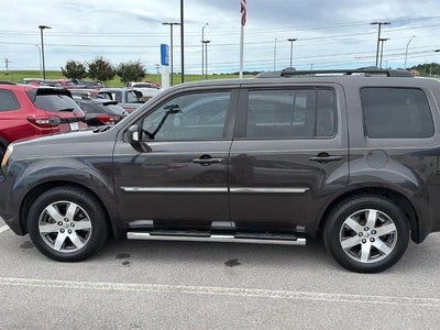 2013 Honda Pilot 4WD Touring with DVD Rear Entertainment System and Navigation