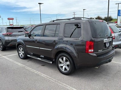 2013 Honda Pilot 4WD Touring with DVD Rear Entertainment System and Navigation