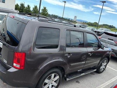 2013 Honda Pilot 4WD Touring with DVD Rear Entertainment System and Navigation