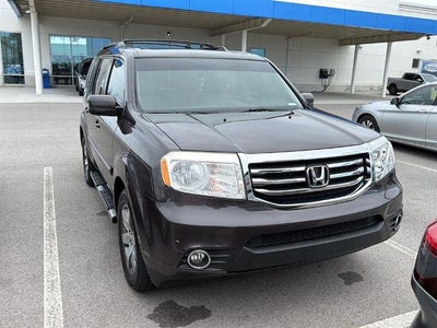 2013 Honda Pilot 4WD Touring with DVD Rear Entertainment System and Navigation