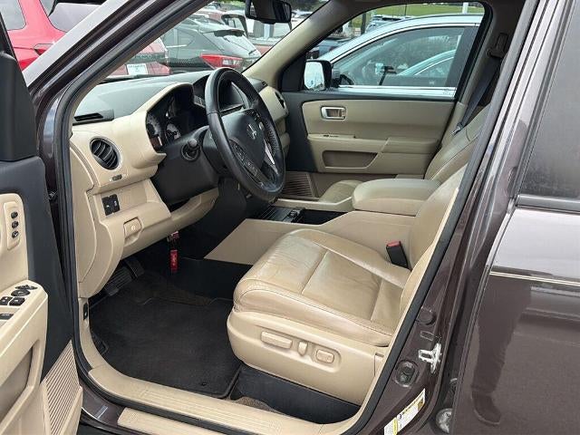 2013 Honda Pilot 4WD Touring with DVD Rear Entertainment System and Navigation