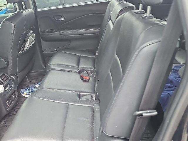 2016 Honda Pilot AWD Touring with DVD Rear Entertainment System and Navigation