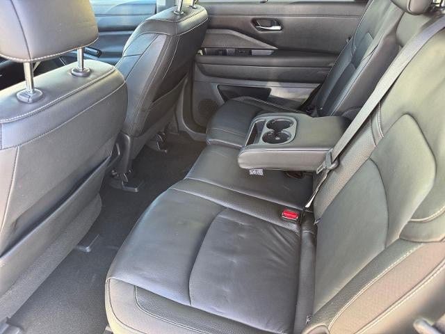 2023 Nissan Pathfinder SL 2WD