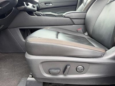 2025 Nissan Pathfinder SL 2WD