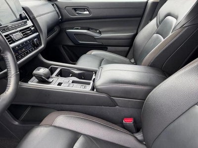 2025 Nissan Pathfinder SL 2WD