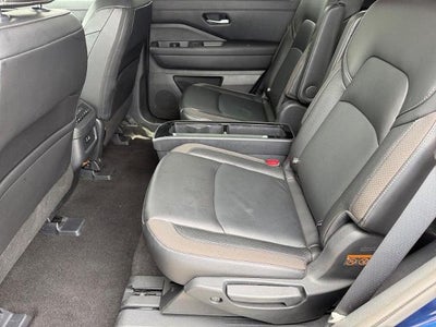 2025 Nissan Pathfinder SL 2WD