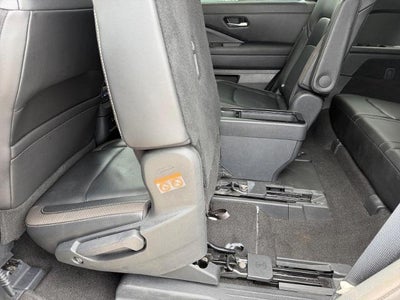2025 Nissan Pathfinder SL 2WD