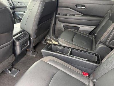 2025 Nissan Pathfinder SL 2WD