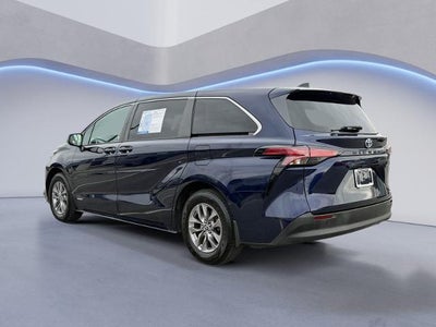 2021 Toyota Sienna LE FWD 8-Passenger (Natl)
