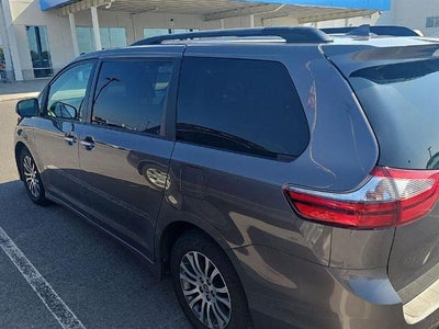 2020 Toyota Sienna XLE FWD 8-Passenger (Natl)