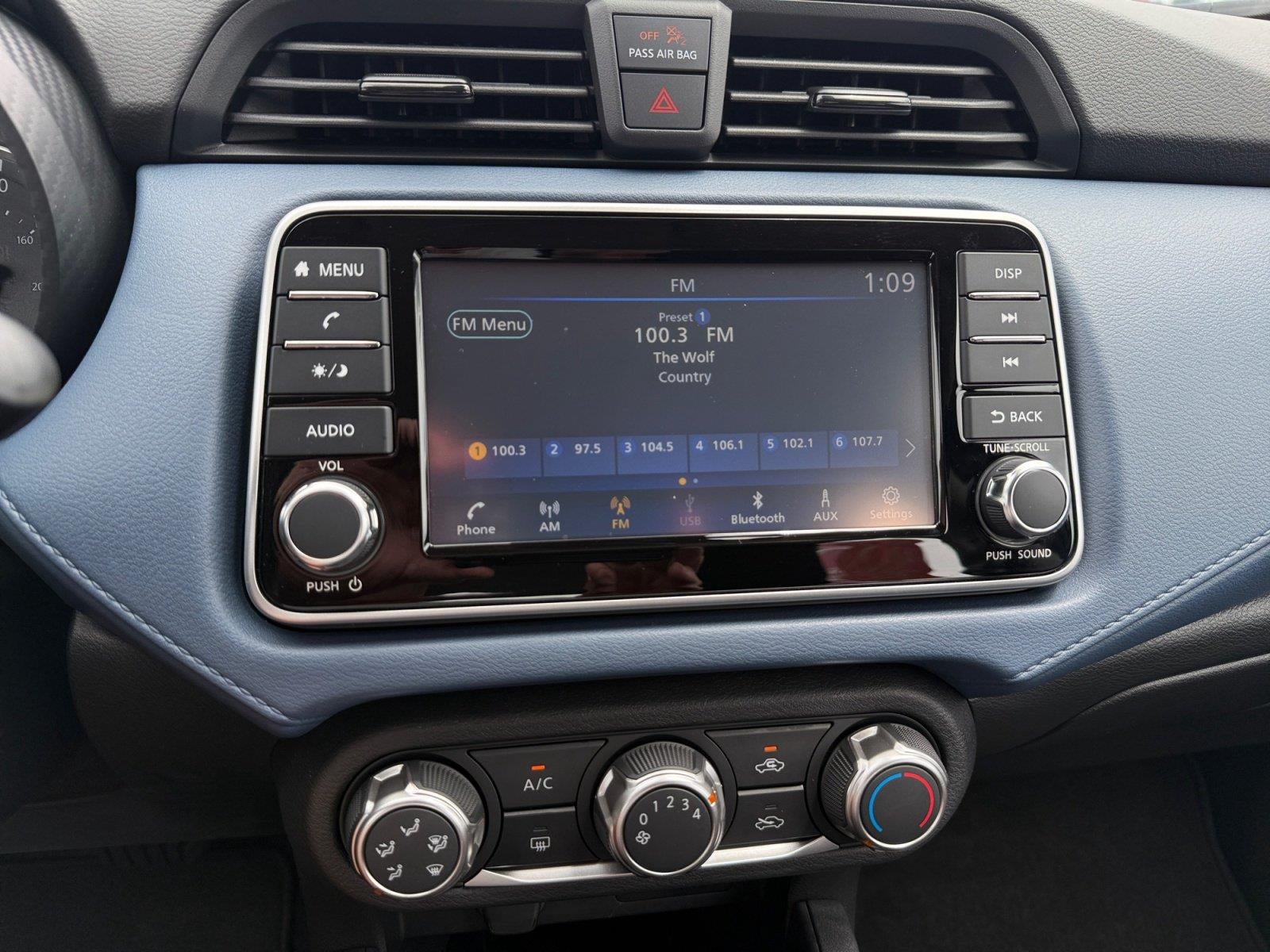 2025 Nissan Versa SV