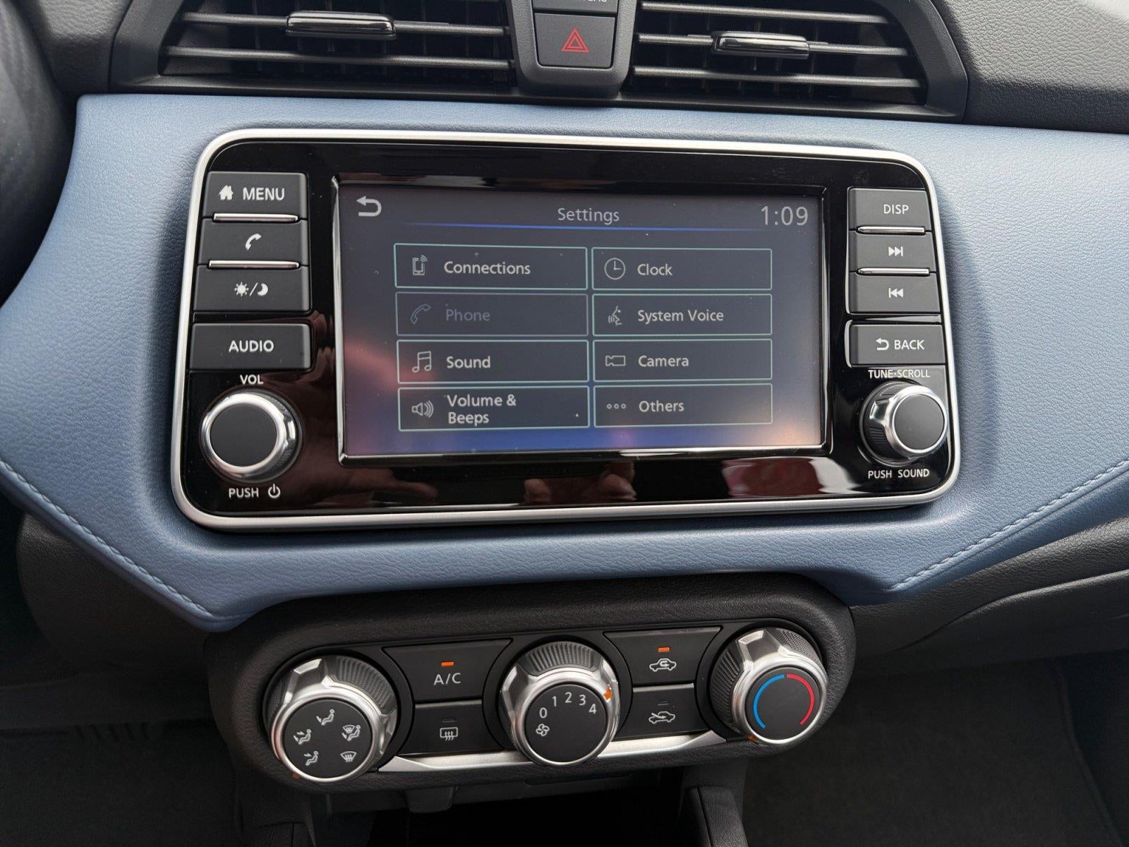 2025 Nissan Versa SV