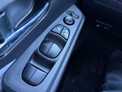 2022 Nissan Kicks SR