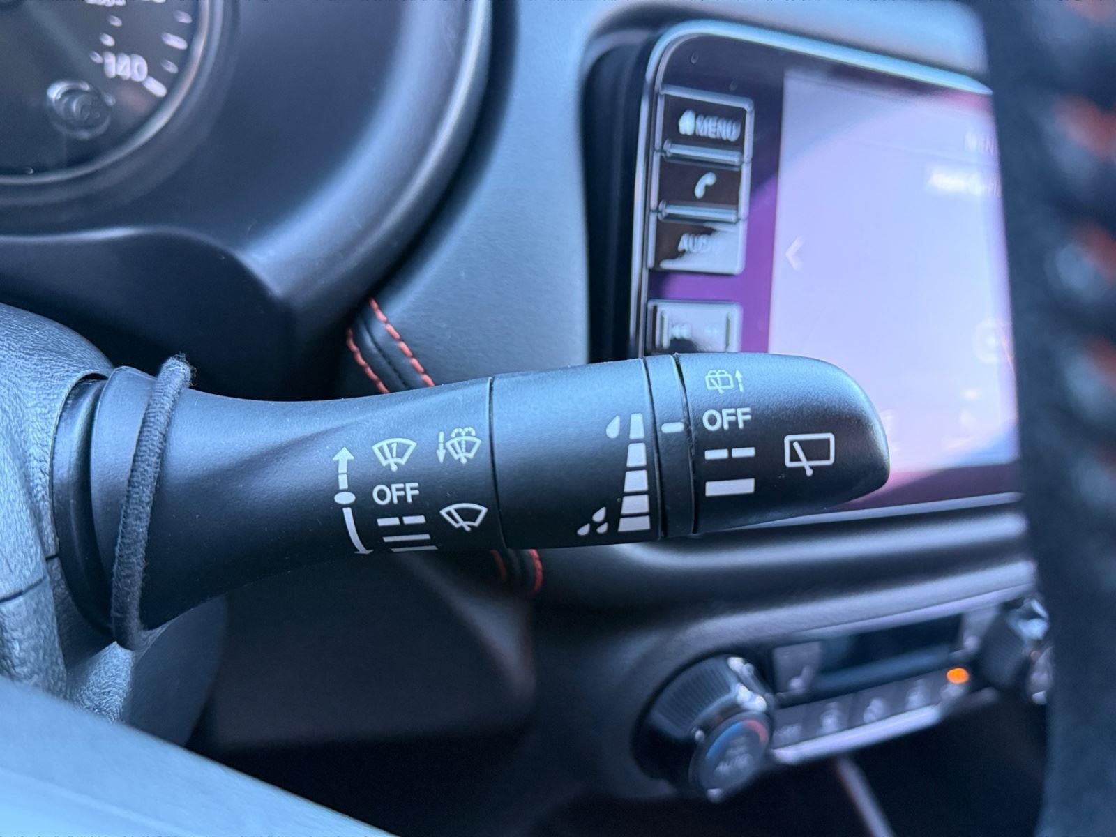 2022 Nissan Kicks SR