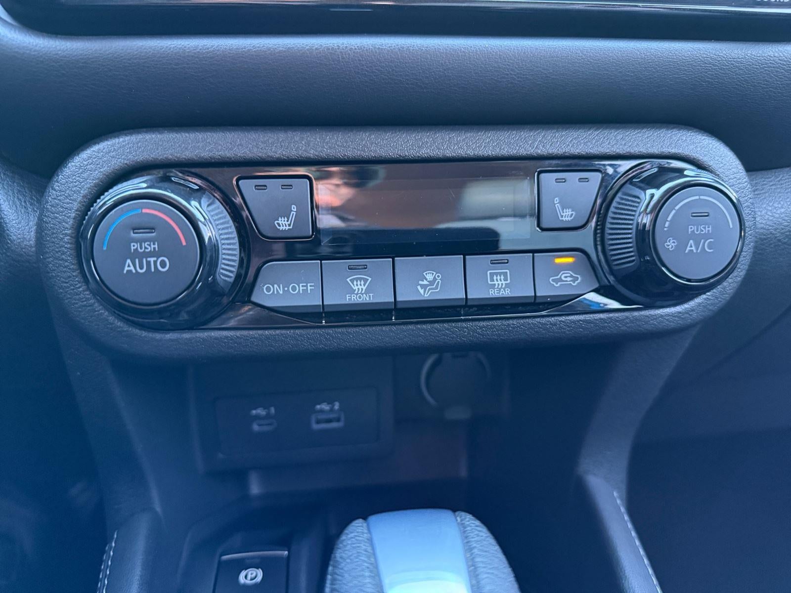 2022 Nissan Kicks SR