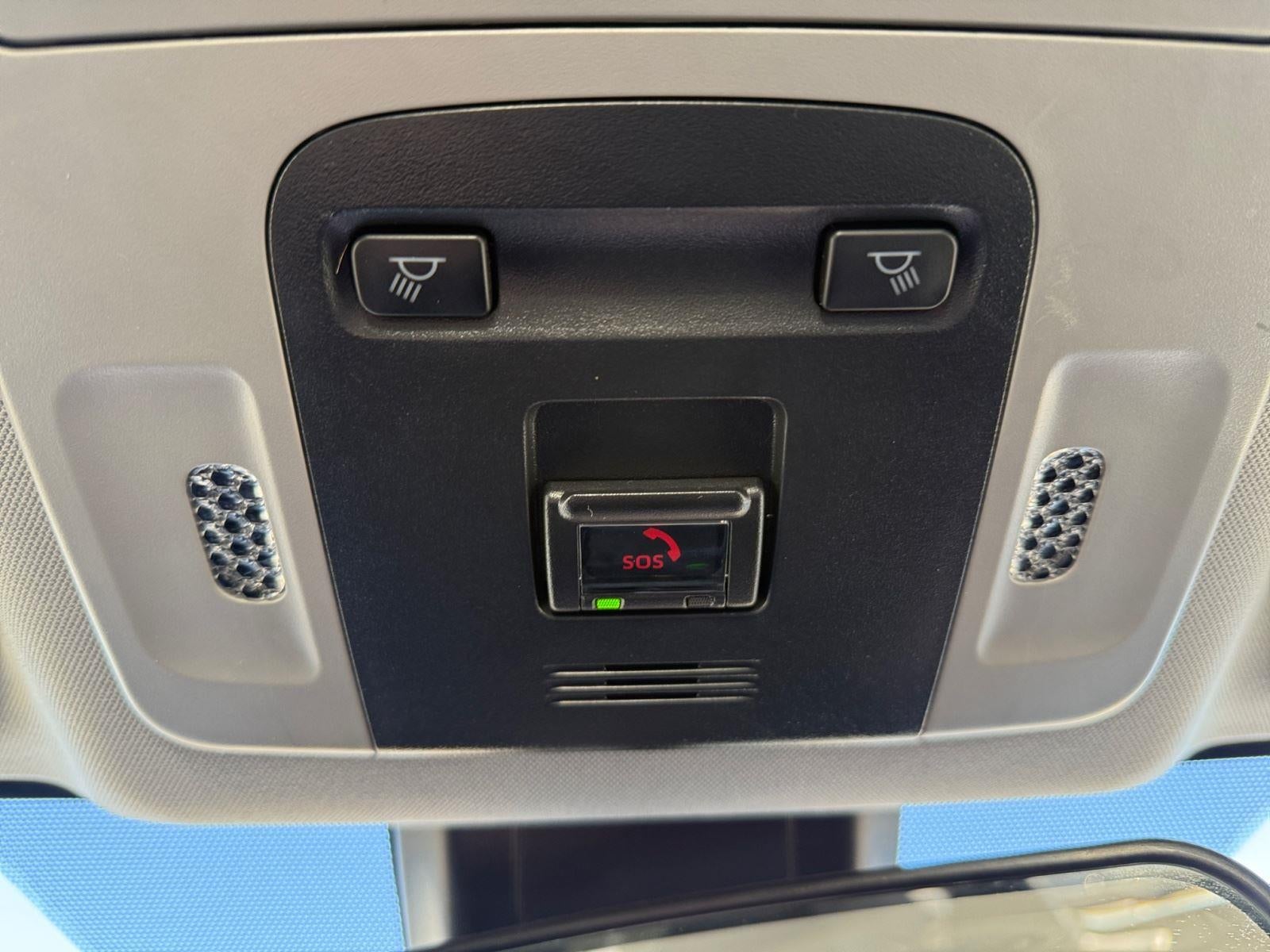 2022 Toyota Camry Hybrid SE