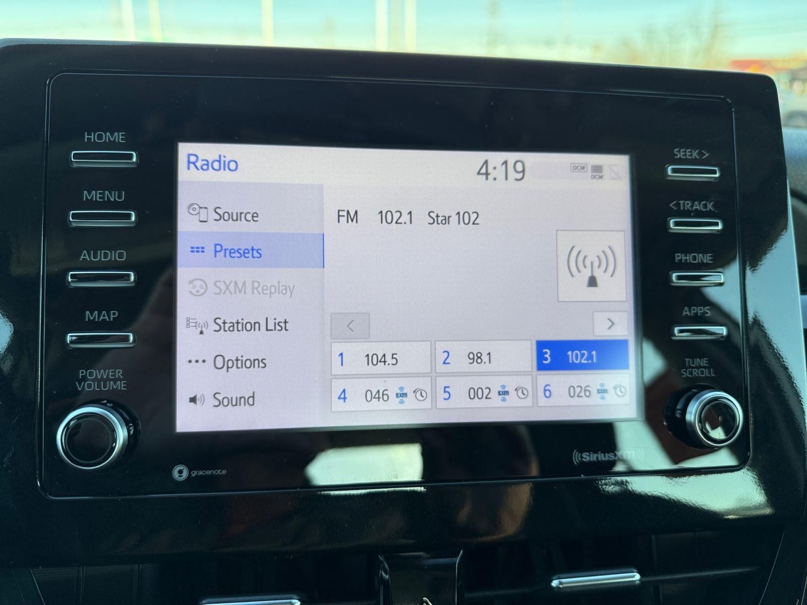 2022 Toyota Camry Hybrid SE