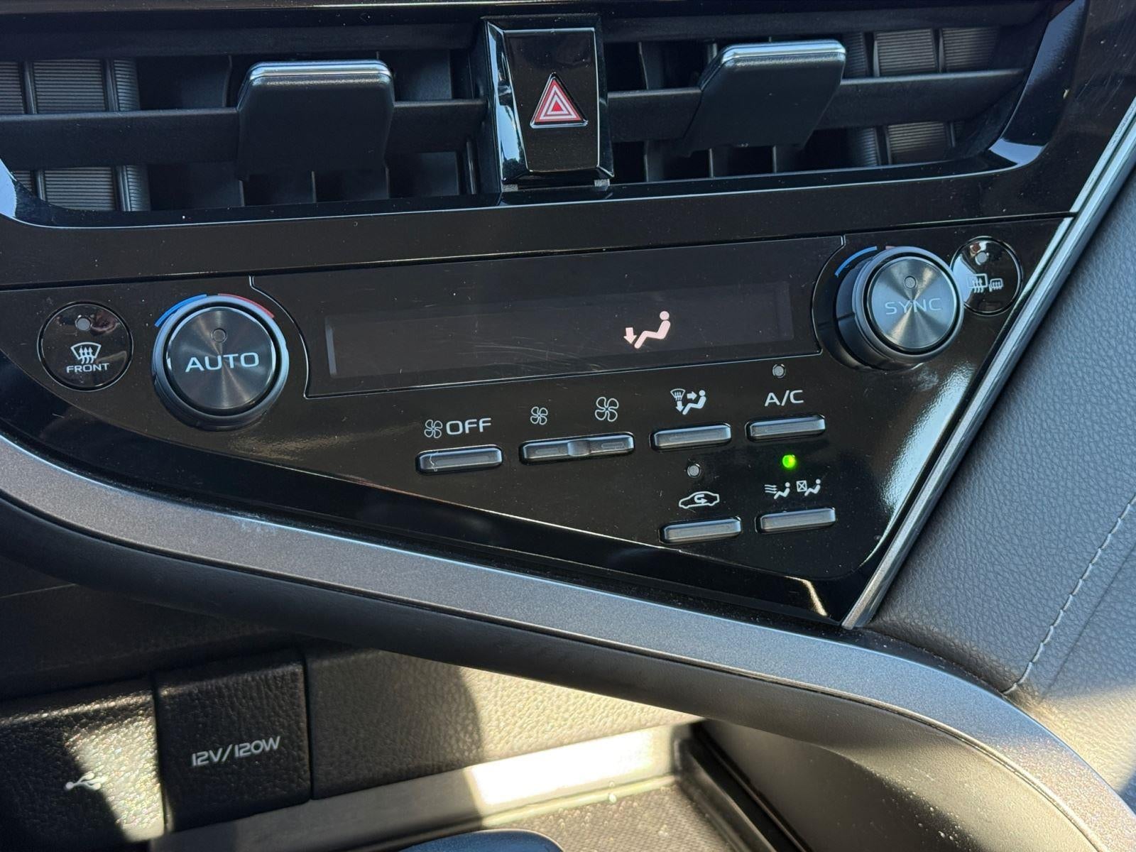 2022 Toyota Camry Hybrid SE