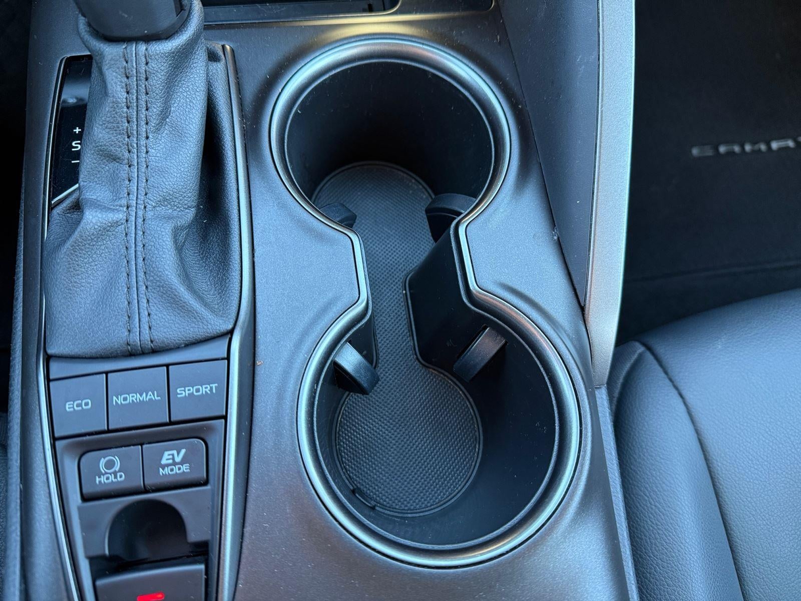 2022 Toyota Camry Hybrid SE