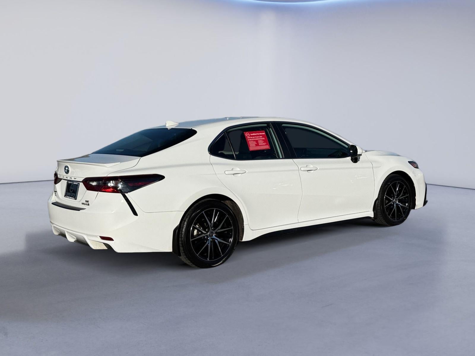 2022 Toyota Camry Hybrid SE
