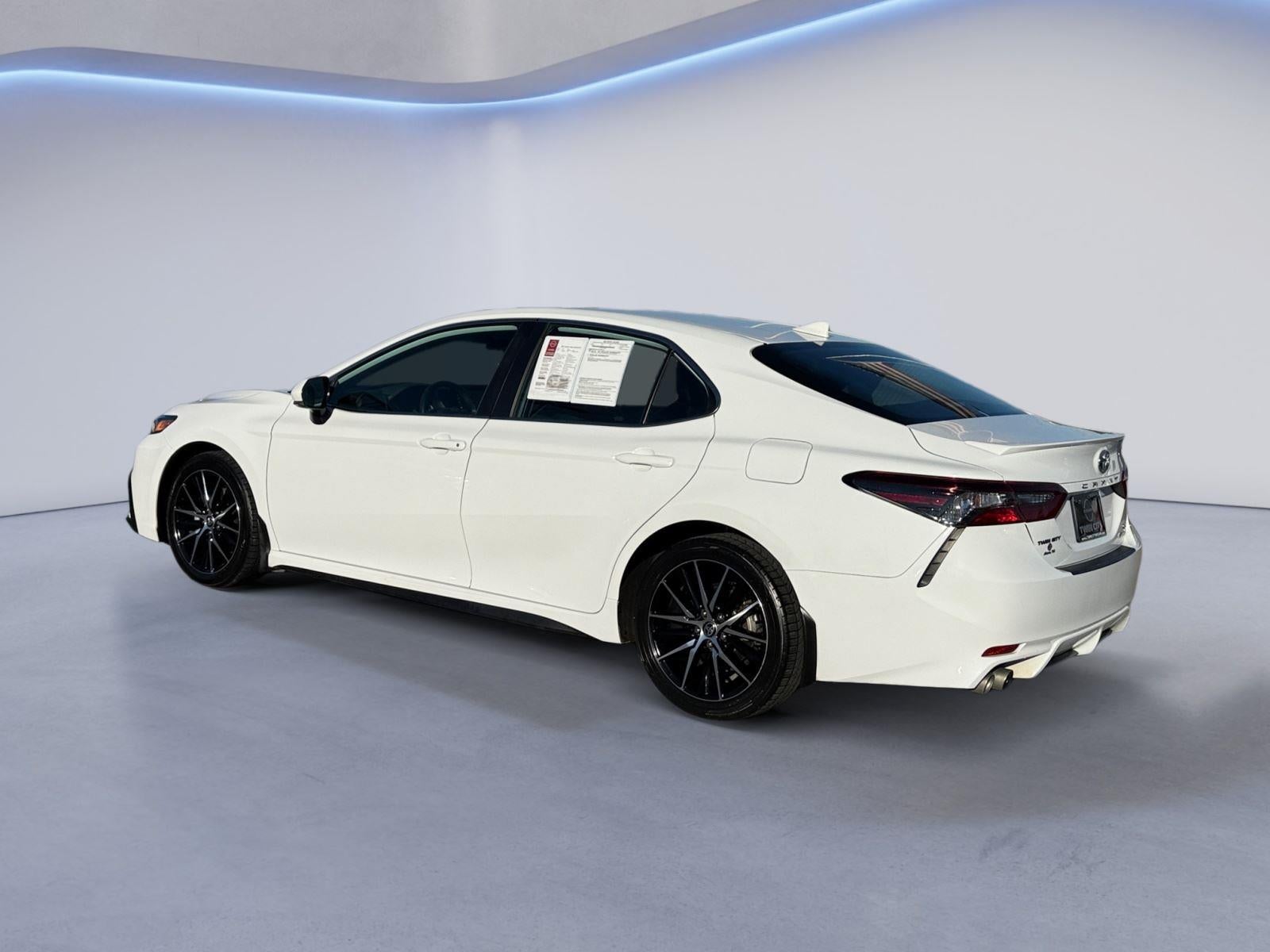 2022 Toyota Camry Hybrid SE