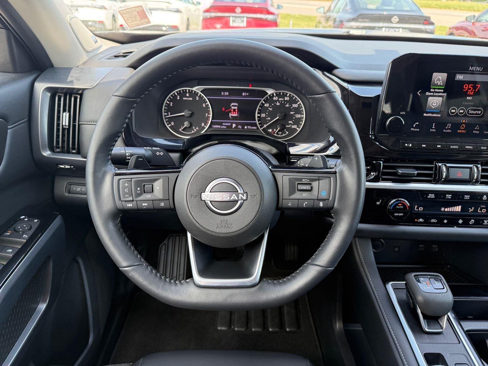 2025 Nissan Pathfinder SL