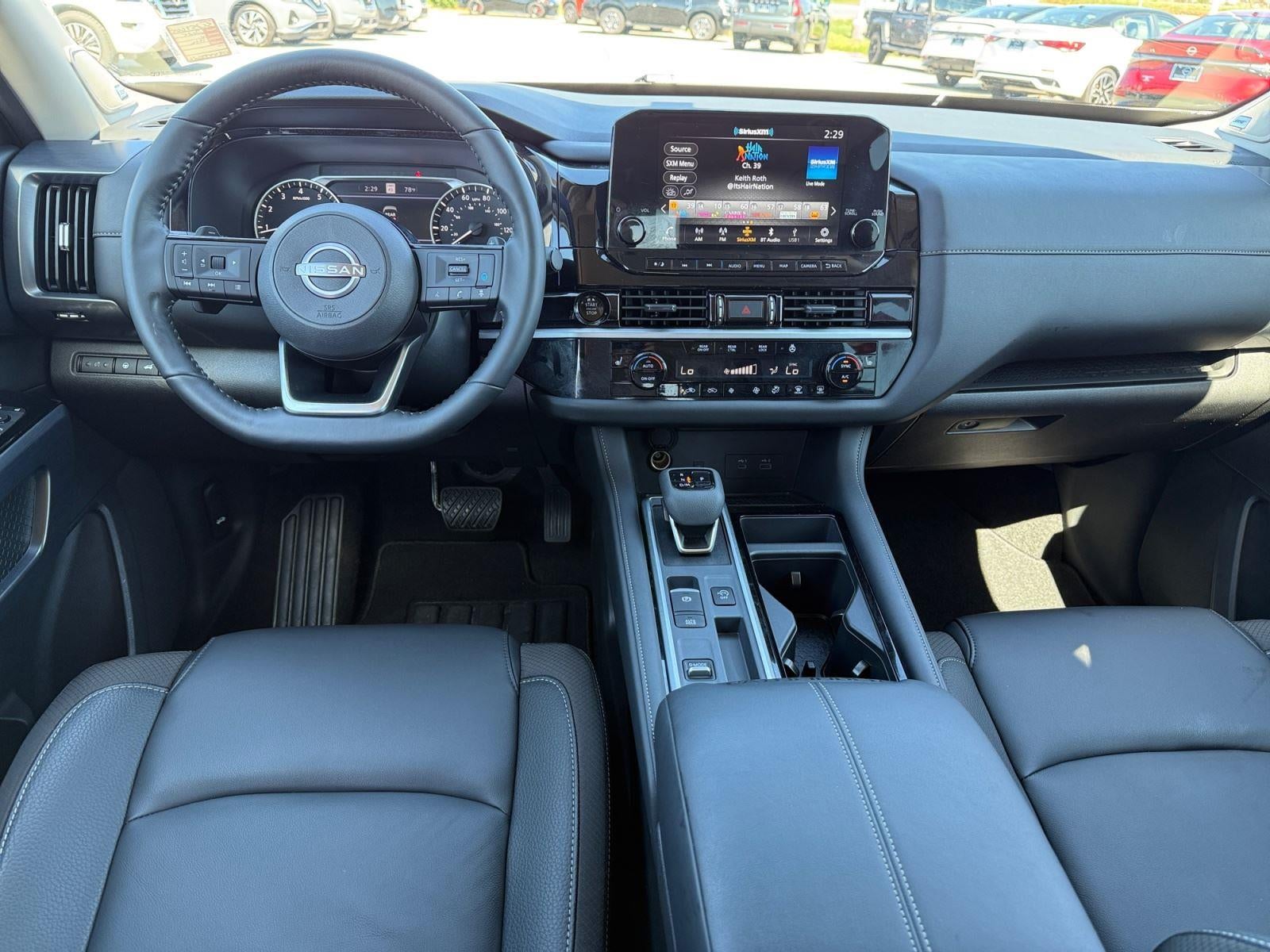 2025 Nissan Pathfinder SL