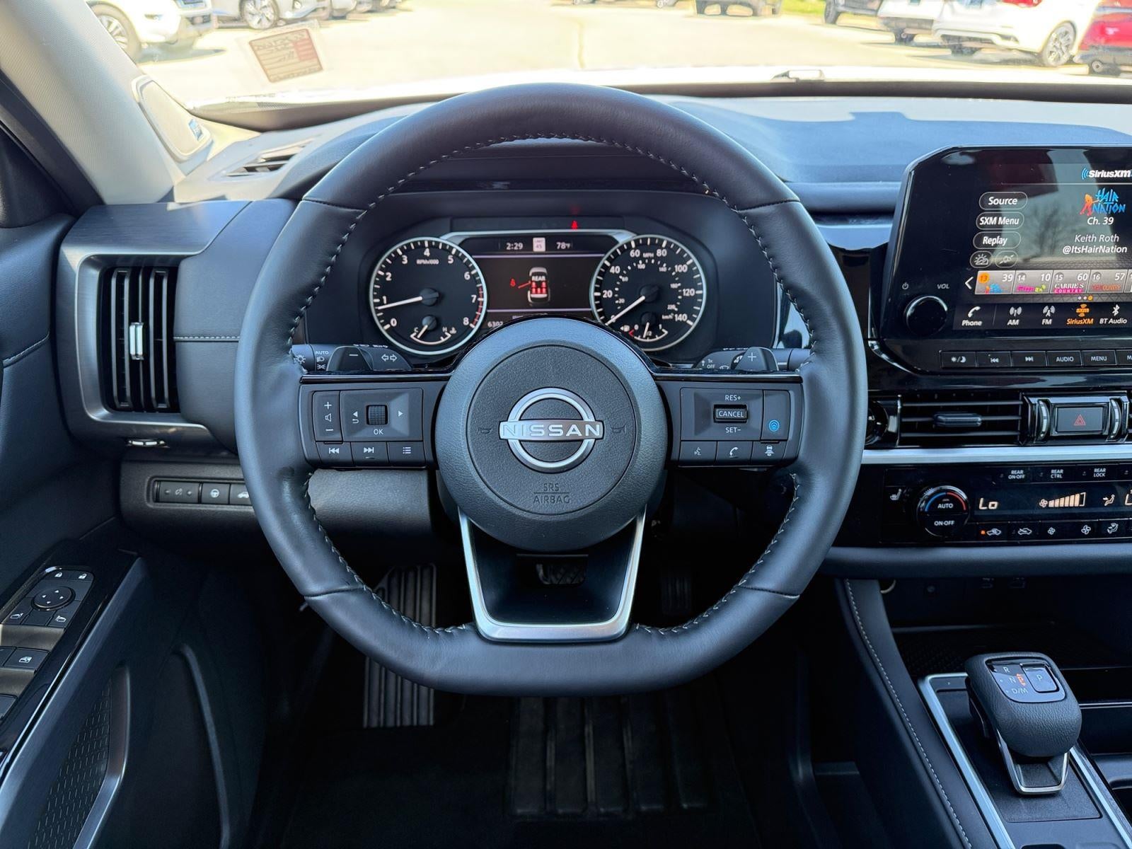 2025 Nissan Pathfinder SL