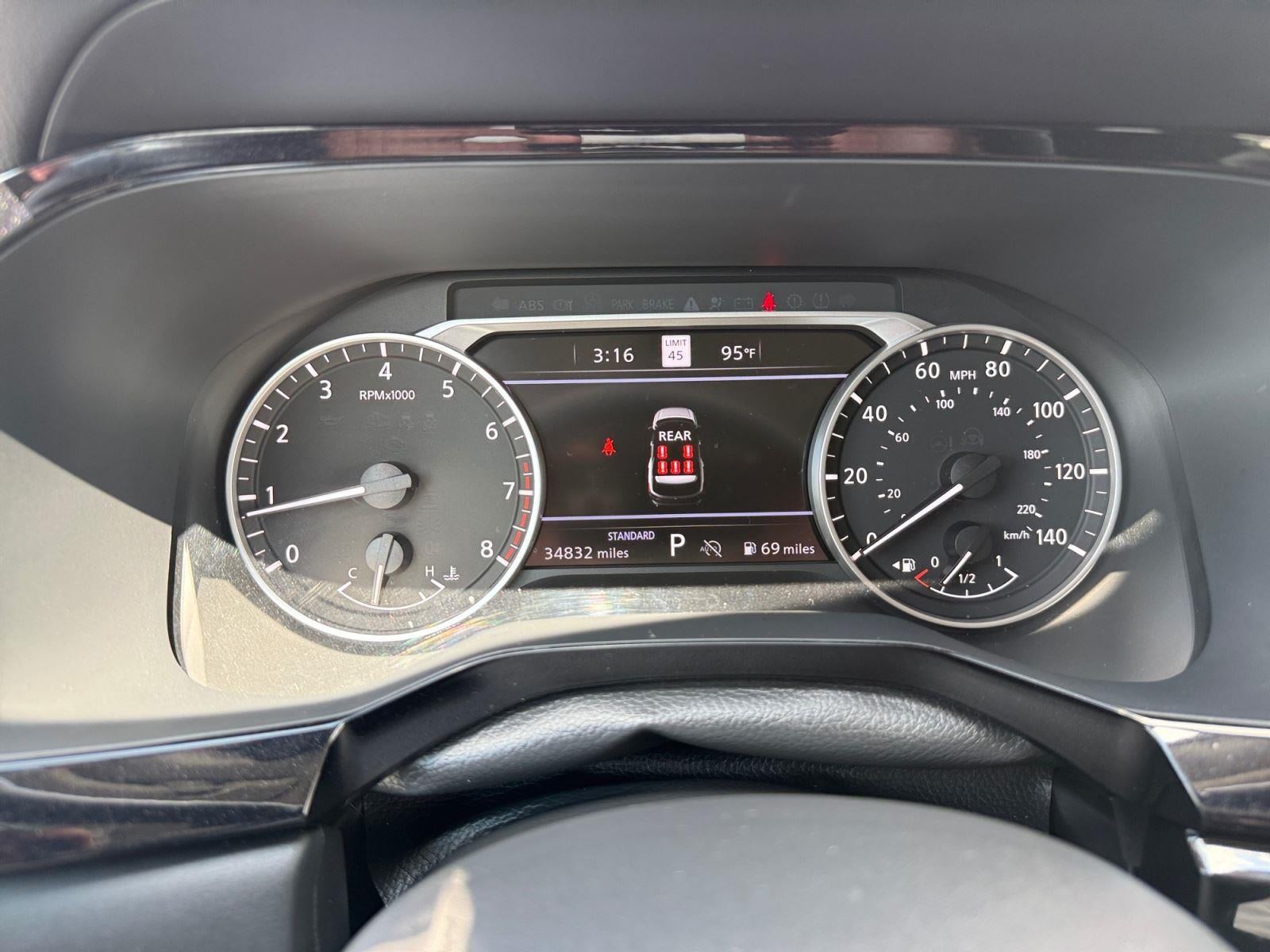2023 Nissan Pathfinder SL