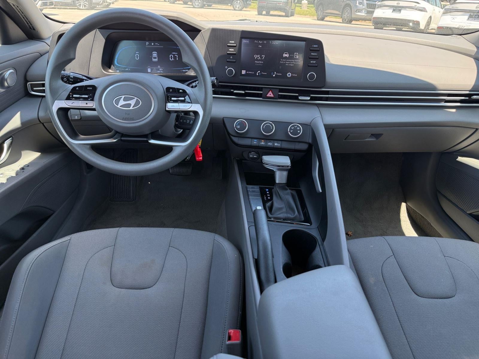 2024 Hyundai Elantra SE