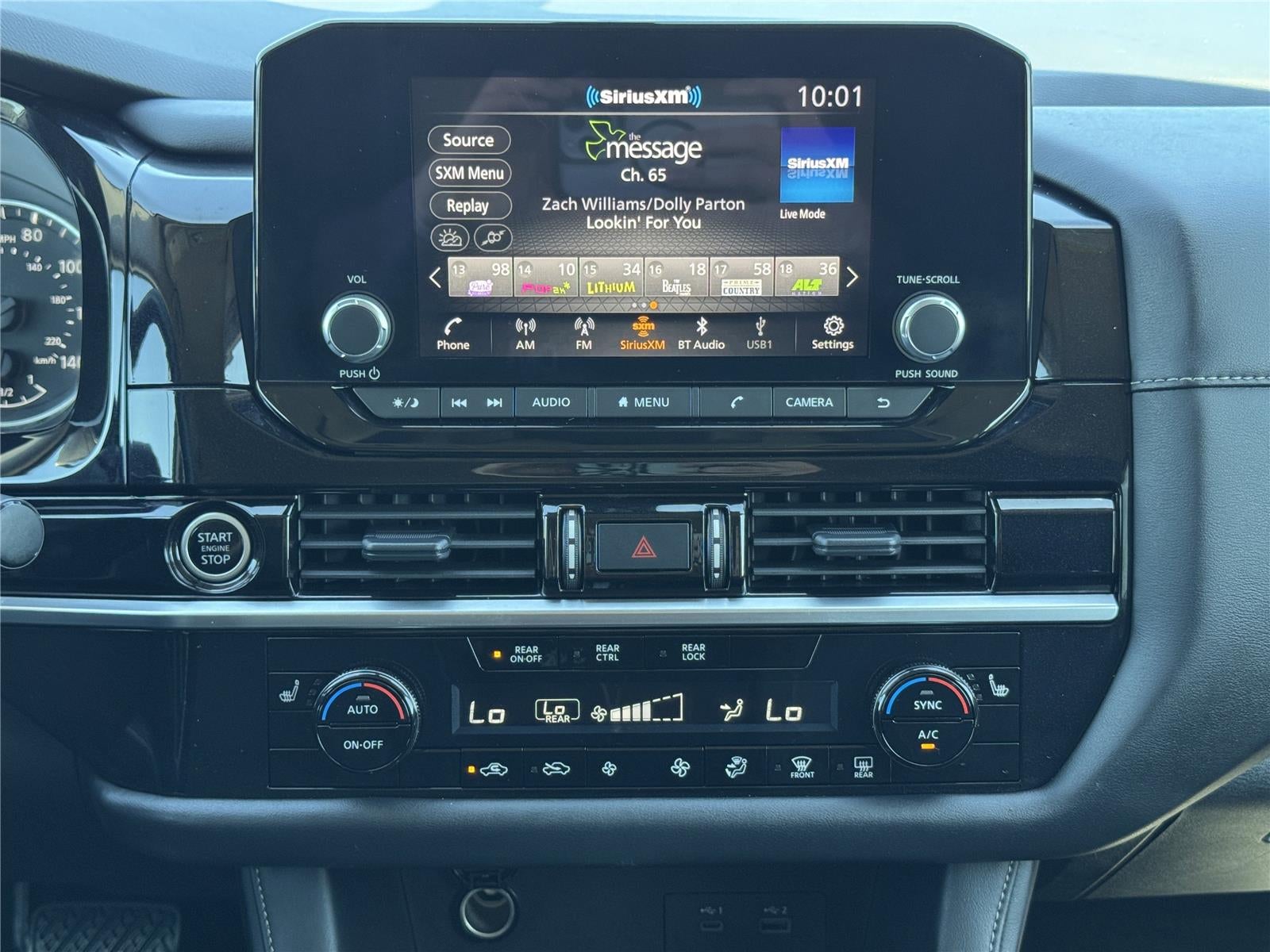 2024 Nissan Pathfinder SV