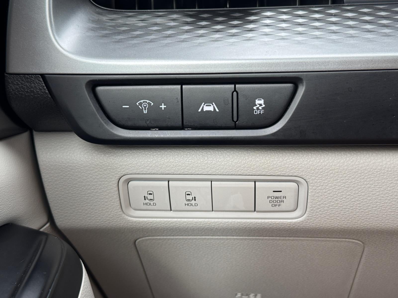 2023 Kia Carnival LX