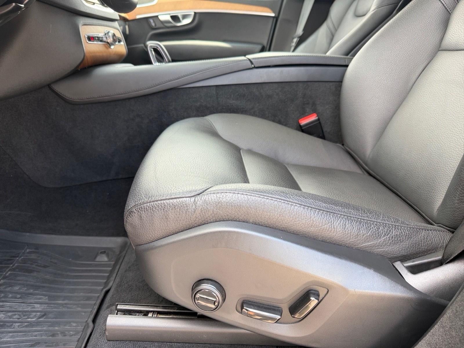 2024 Volvo XC90 Plus Bright Theme