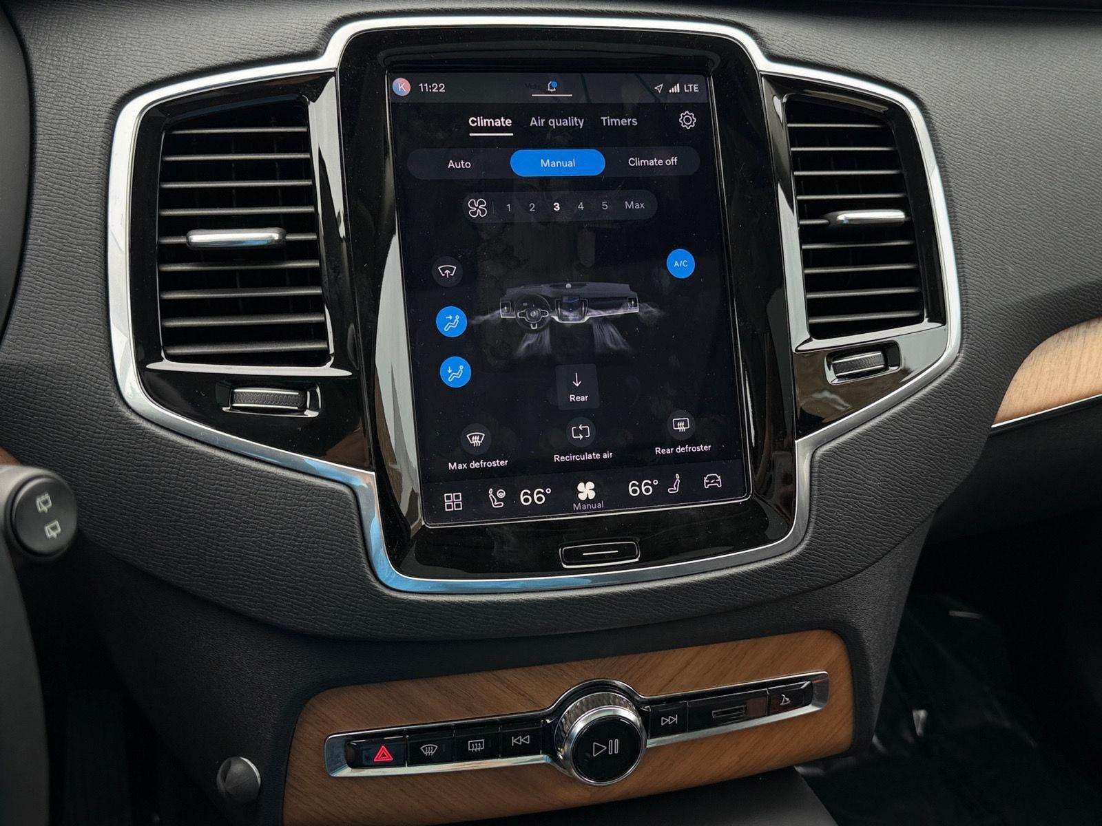 2024 Volvo XC90 Plus Bright Theme